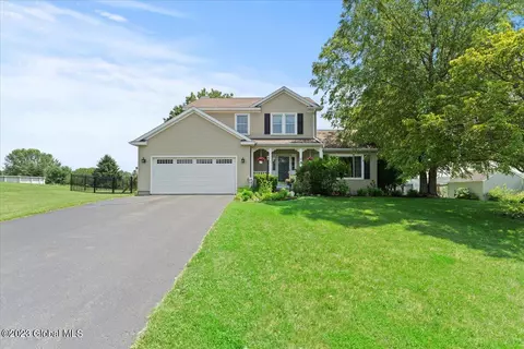 35 Francis Dr, Wynantskill, NY 12198