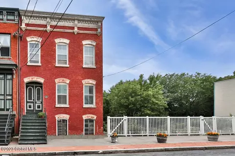30 Irving St, Albany, NY 12202