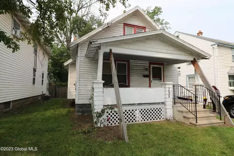 755 Curry Rd, Schenectady, NY 12306