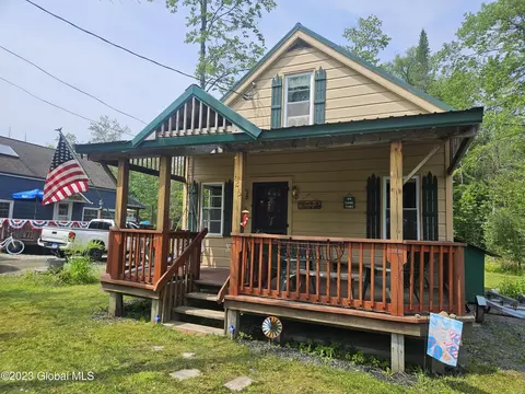 126 Lake Ave, Caroga Lake, NY 12032