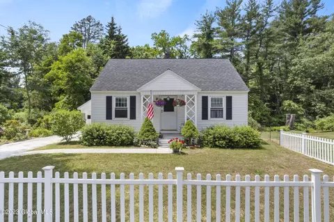 2 Tower St, Guilderland, NY 12084