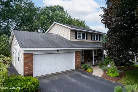 21 Tower Hts, Loudonville, NY 12211