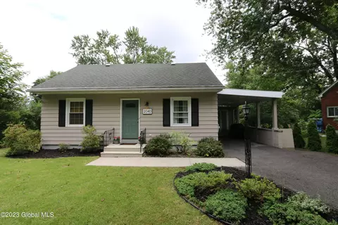 2040 Van Antwerp Rd, Niskayuna, NY 12309