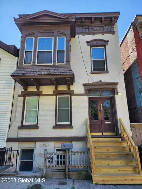 211 9th St, Troy, NY 12180