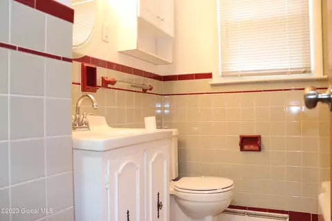 1522 Mcclellan St, Schenectady, NY 12309 photo 18