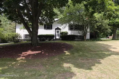 2263 Sweetbrier Rd, Niskayuna, NY 12309