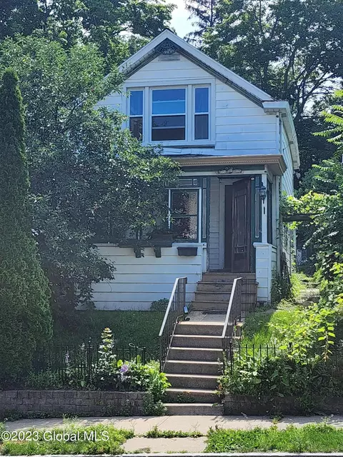 1606 3rd St, Rensselaer, NY 12144