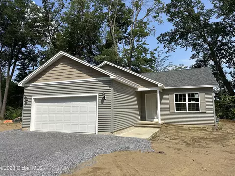 54 Overlook Dr, Glens Falls, NY 12801