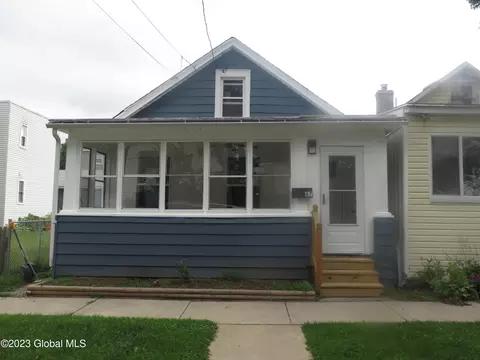 67 Pine St, Rensselaer, NY 12144