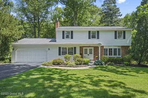 120 Woodhaven Dr, Glenville, NY 12302