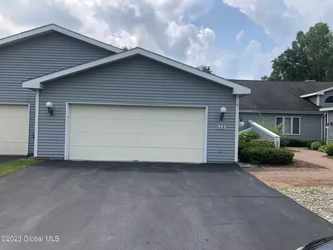 36 Lyon Ct, Queensbury, NY 12804