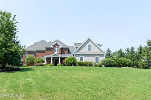 10 E Hills Blvd, Loudonville, NY 12211