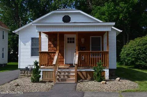 12 Fourth St, Amsterdam, NY 12010