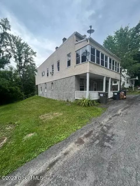 9 Lakeview Ave, Troy, NY 12180