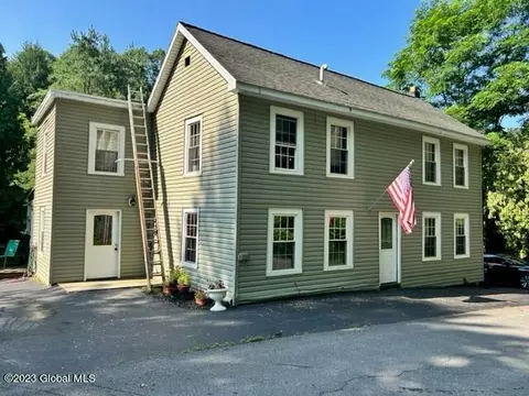 59 Powder Mill Rd, Valley Falls, NY 12185