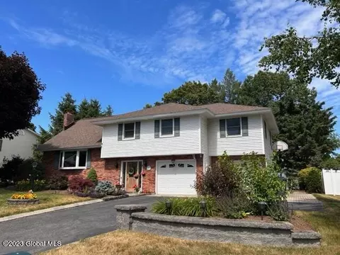 1082 Mary Ln, Rotterdam, NY 12306