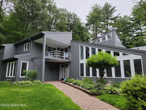 3 Orchard Dr, Queensbury, NY 12804