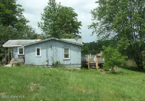 130 Persons Rd, Amsterdam, NY 12010