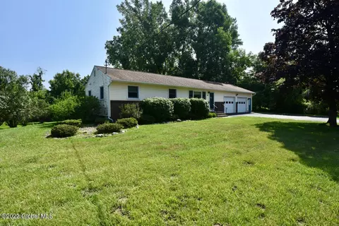 75 Guideboard Rd, Waterford, NY 12188