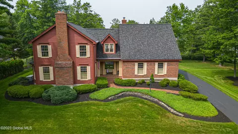 39 Edison Dr, Niskayuna, NY 12309