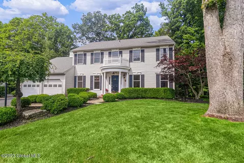 49 Middlesex Dr, Slingerlands, NY 12159
