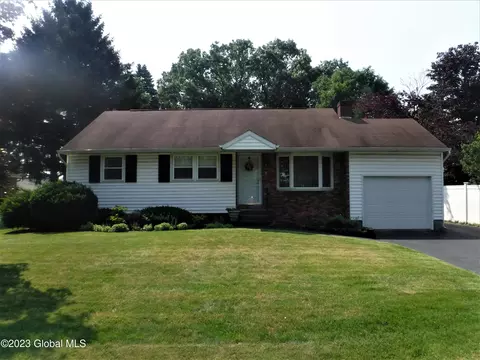 3 Margaret Dr, Loudonville, NY 12211