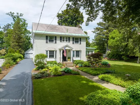 25 Sunnyside Rd, Scotia, NY 12302