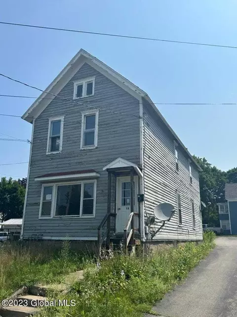 18 Maple Ave, Gloversville, NY 12078