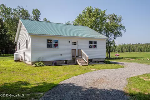 320 Griffis Rd, Gloversville, NY 12078
