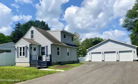 15 Marjorie Rd, Colonie, NY 12205