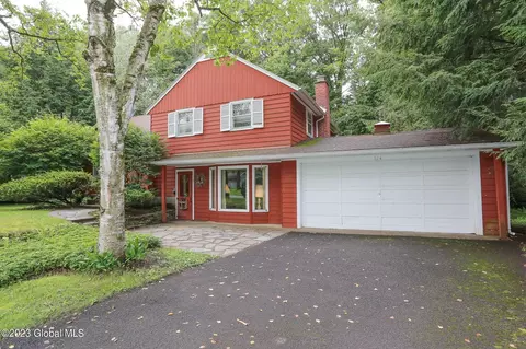 134 Birch Ln, Glenville, NY 12302