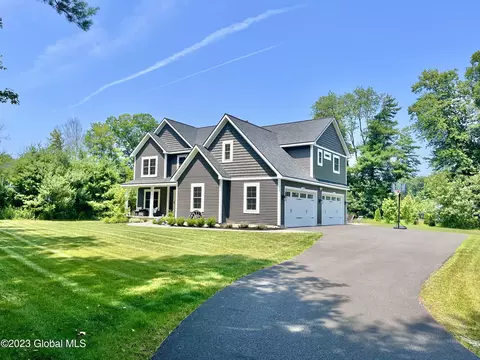32 Linden Park Dr # a, Clifton Park, NY 12065