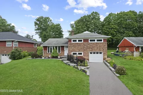 10 Marwood St, Albany, NY 12209
