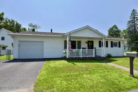 2 Kvale Ln, Hudson Falls, NY 12839