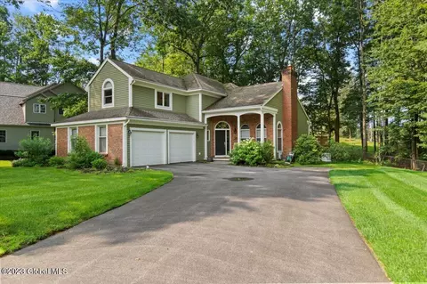 28 Hearthstone Dr, Gansevoort, NY 12831