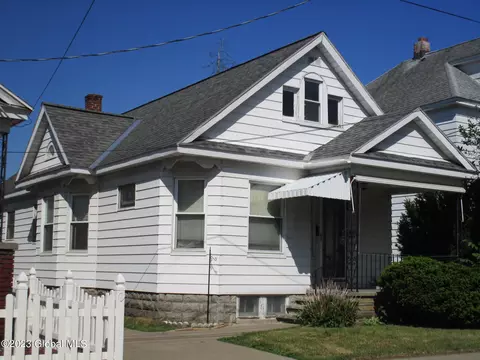 1355 Santa Fe St, Schenectady, NY 12303
