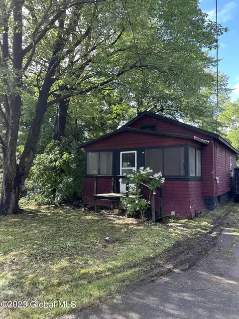 239 Pinehurst Ave, Rensselaer, NY 12144