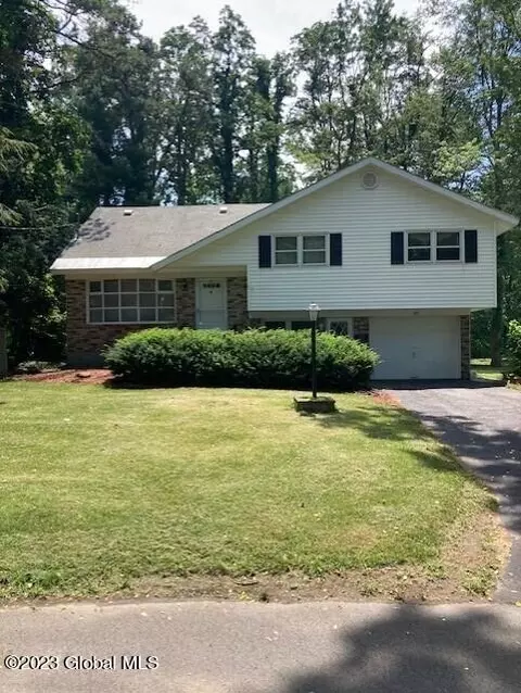 155 Boxwood Dr, Schenectady, NY 12303