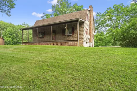 570 Lime Kiln Rd, West Coxsackie, NY 12192