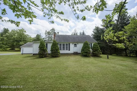 636 E Shore Rd, Delanson, NY 12053