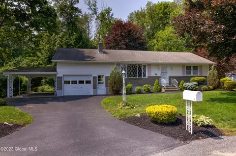 328 Masullo Pkwy, Schenectady, NY 12306