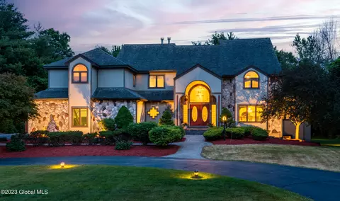 1230 Milton Keynes Dr, Niskayuna, NY 12309