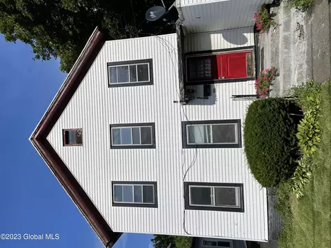 10 Central Ave, Ravena, NY 12143