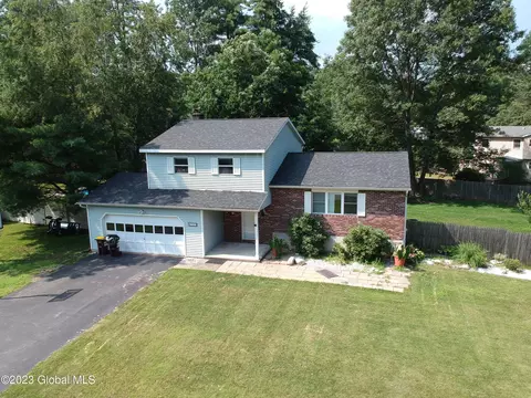 34 Zenas Dr, Queensbury, NY 12804
