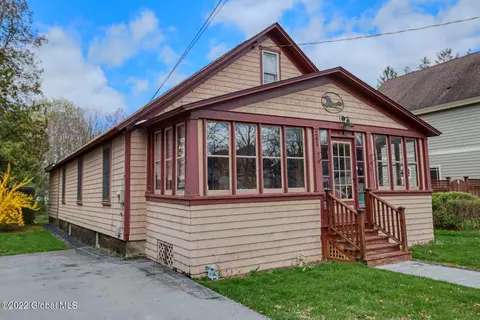 261 Caroline St, Saratoga Springs, NY 12866