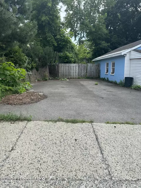 1 Myrtle Ave, Schenectady, NY 12304 photo 3