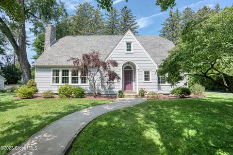 1425 Keyes Ave, Niskayuna, NY 12309
