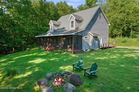 17 Lakeview Way, Schroon Lake, NY 12870