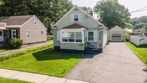 33 Wright St, Hudson Falls, NY 12839 photo 2