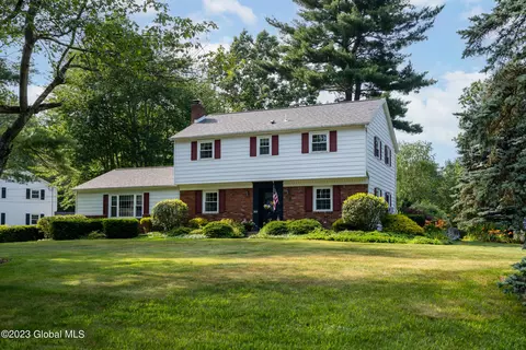 38 Valencia Ln, Clifton Park, NY 12065